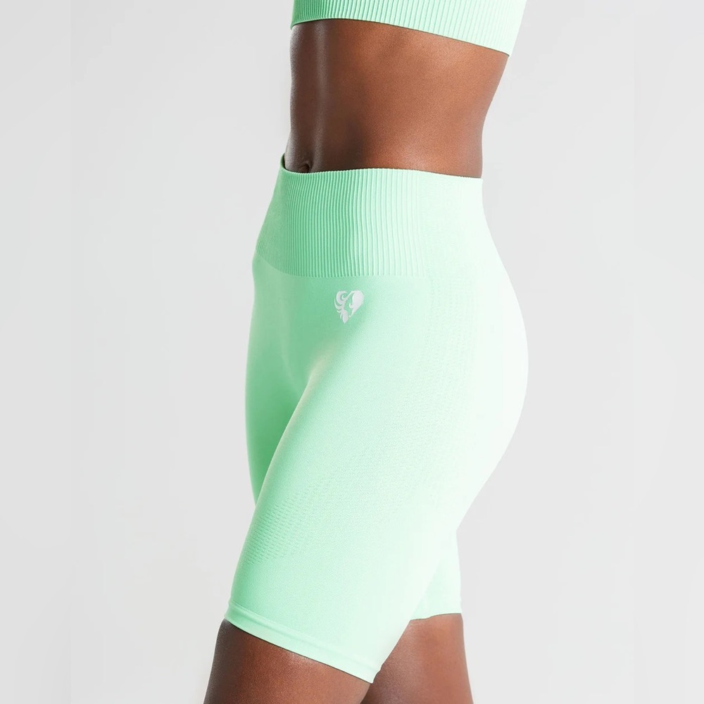 Power Seamless Cycling Shorts

Color: Green Ash Small size
